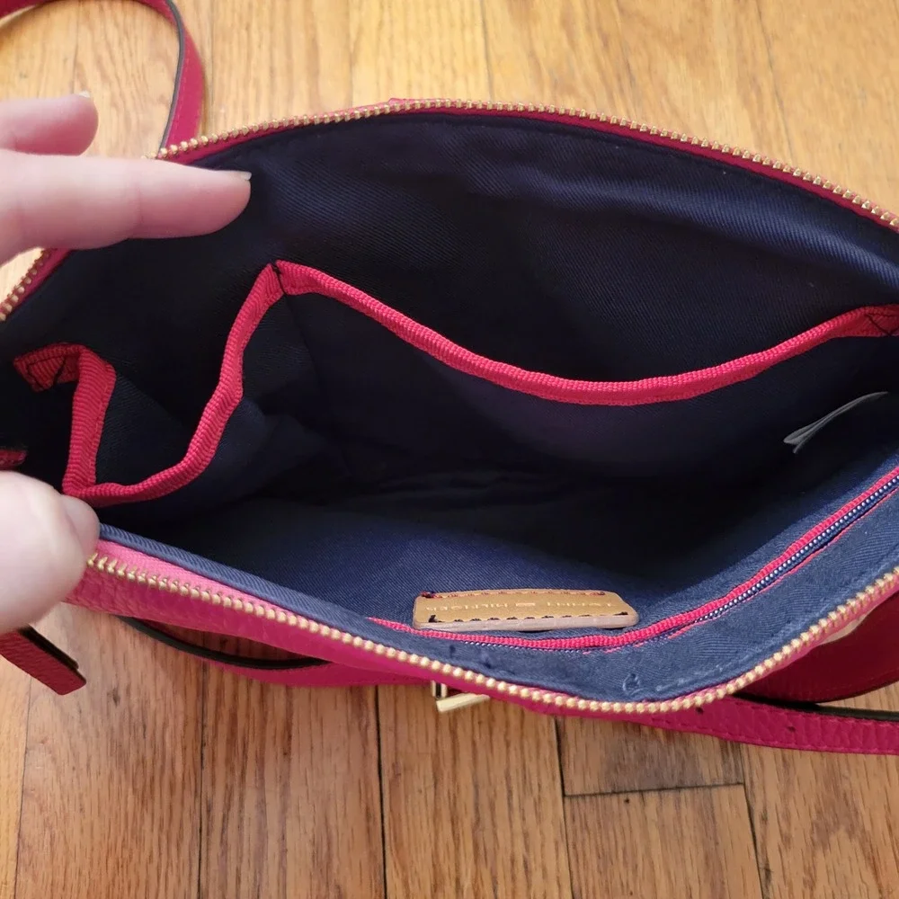 Tommy Hilfiger Crossbody Purse‎ Raspberry T Group Pebble Leather Gold Hardware